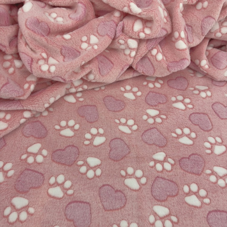 Wzory materiałów do kocobluz dla dzieci – różowe serduszka i łapki