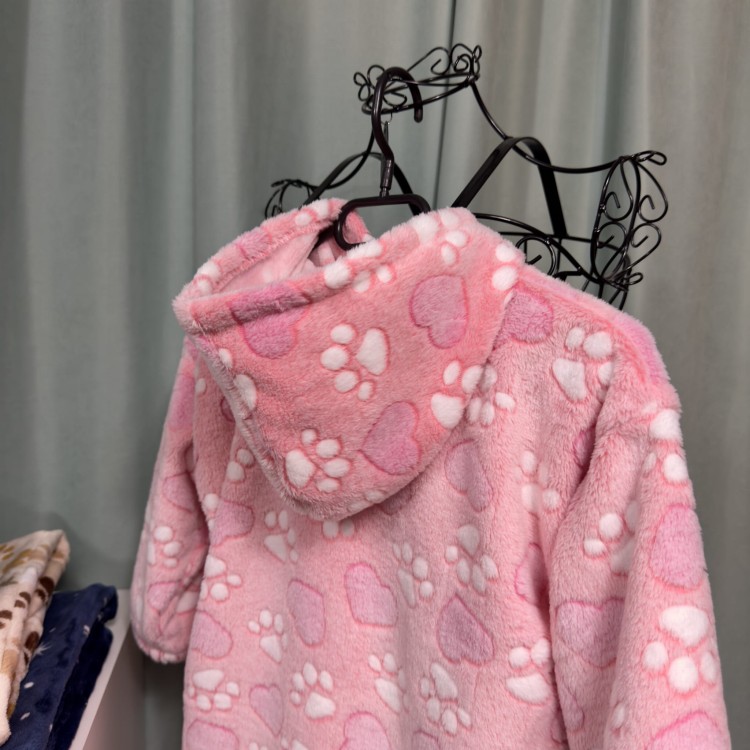 Kocobluza dziecięca z dużym kapturem