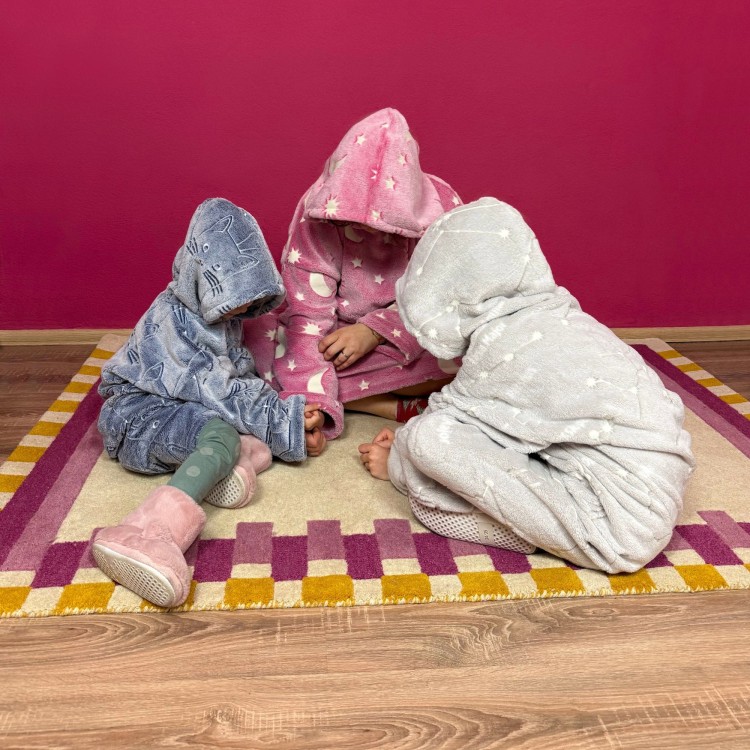 Kocobluza dla całej rodziny – świecący materiał, różne wzory i rozmiary