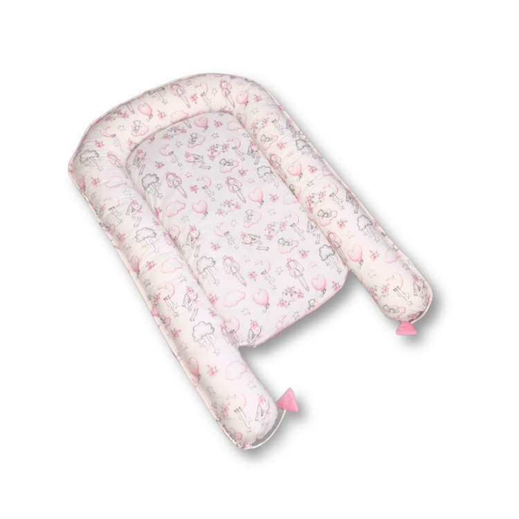 jasnoróżowy kokon dla niemowlaka z miękkim wnętrzem