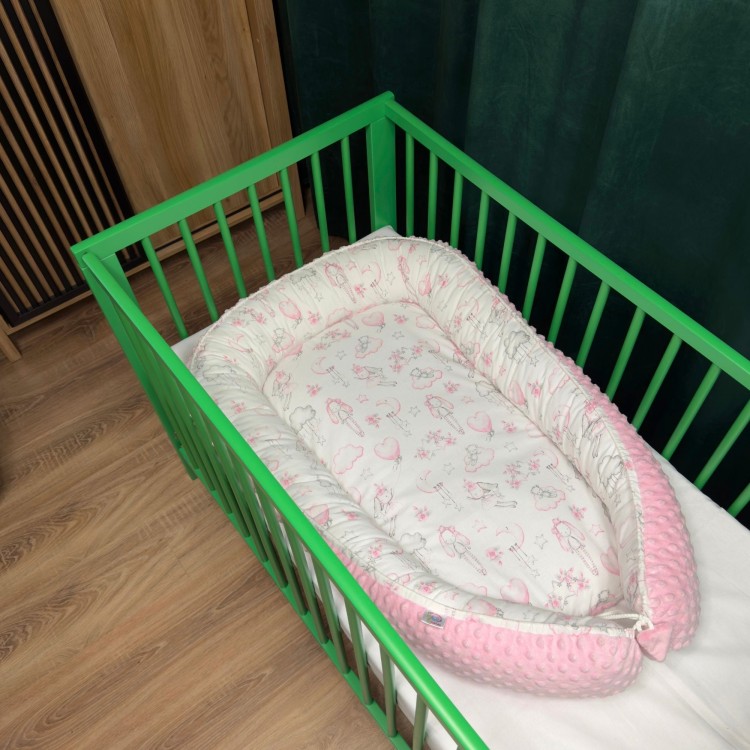 jasnoróżowy kokon dla noworodka przytulne gniazdko