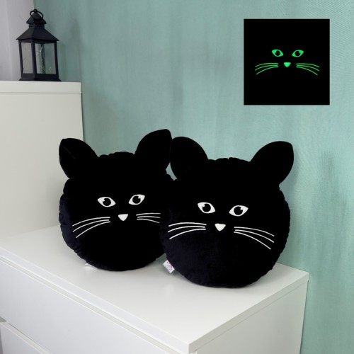 Poduszka kot z haftem świecącym w ciemności – dekoracja do pokoju dziecka