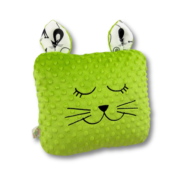 Poduszka kot z haftowanym pyszczkiem – dekoracja pokoju dziecięcego